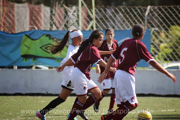 Equipe da Escola de Futebol Feminino disputa a Copa Sesc  Interlagos