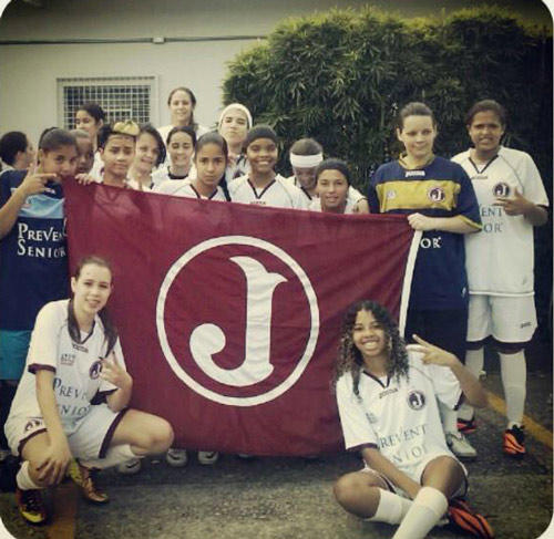 Escola de Futebol Feminino inicia a disputa da Copa Mulher 2013