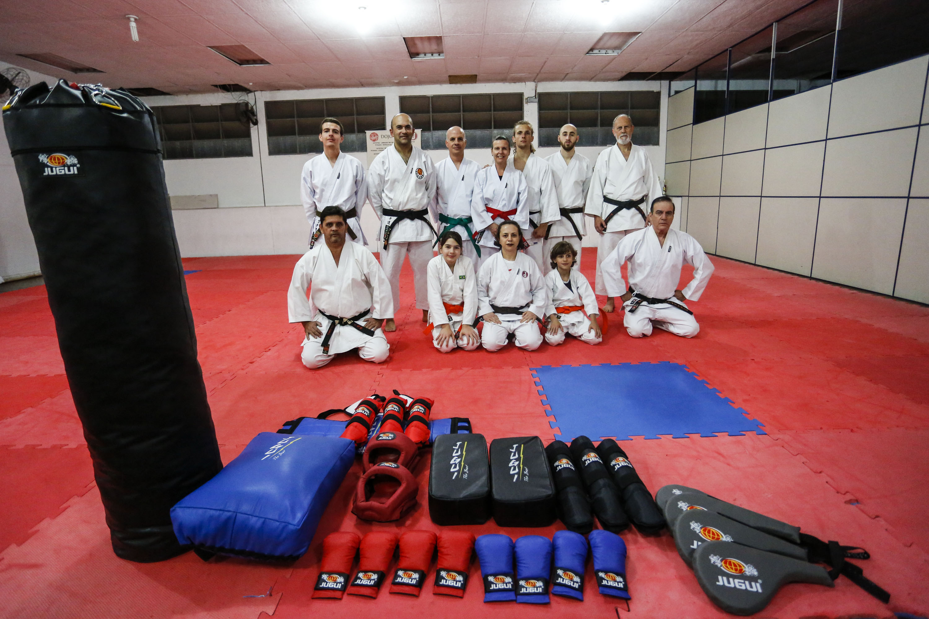 Apresentação do Material de Taekwondo e Karatê