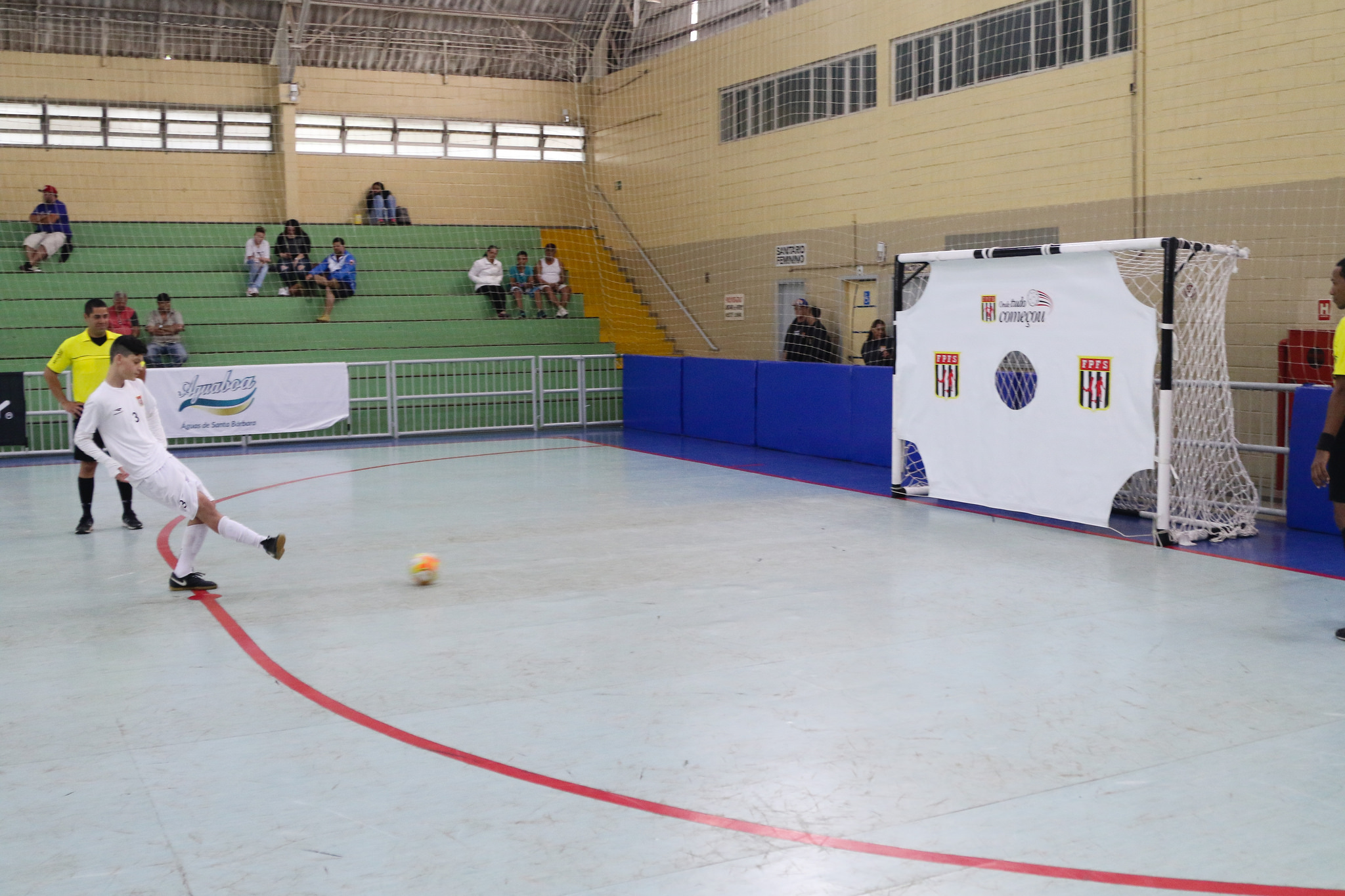Participe da escolinha de futsal