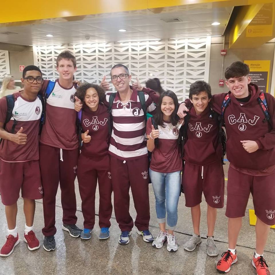 Equipe de natação embarca para Campeonato Brasileiro Infantil