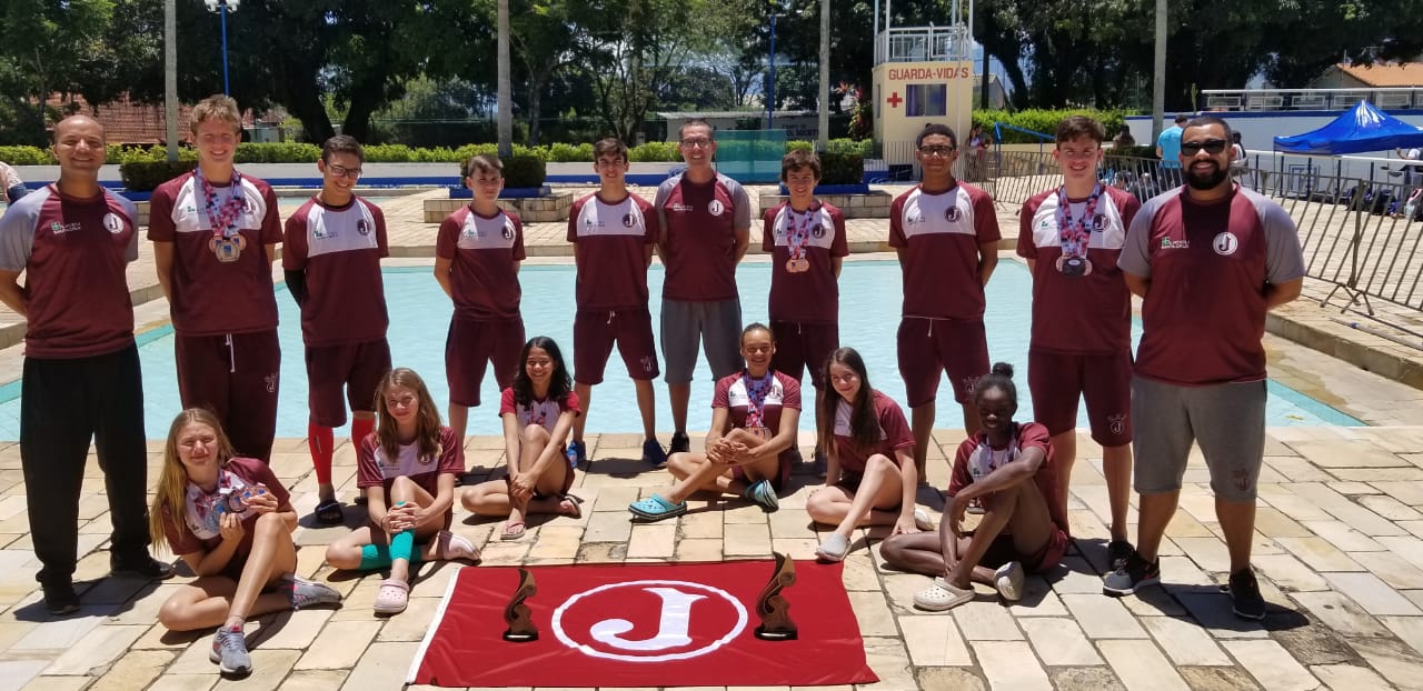 Atletas da natação retornam do Paulista repletos de medalhas