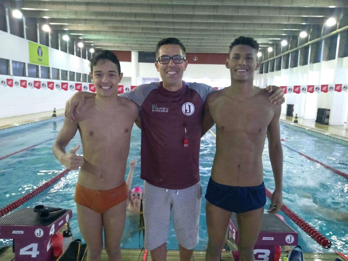 Pedro Hugo e Daniel Yuki disputam Brasileiro Juvenil de natação