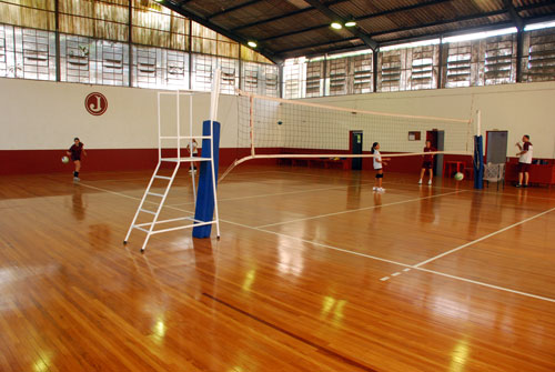 Categoria E de Vôlei vence a equipe do Tênis Clube