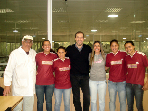 Clube Grená colabora com atividade do Instituto Cacau Show