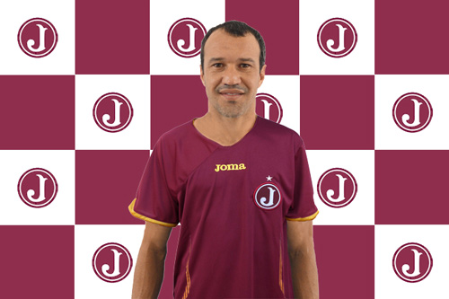 Romerito se apresenta e deve estrear diante da Inter de Limeira