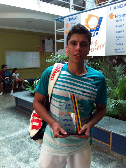 Atleta grená conquista o título do GTC Open de Tênis