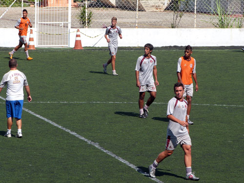 Sub 15 de futebol de campo empata e Sub 17 perde no Paulista