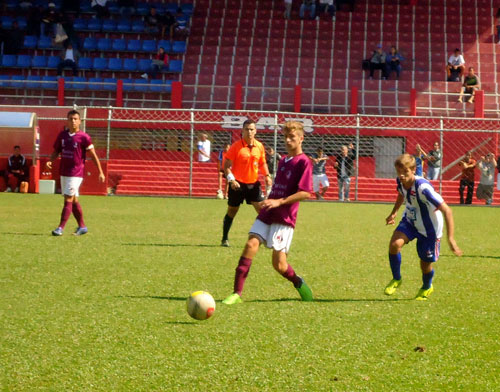 Moleque vence o Nacional no Sub 15 e perde no Sub 17