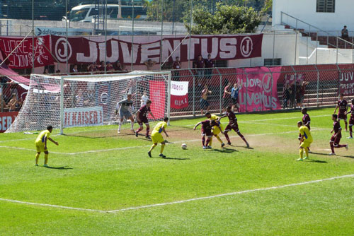 Moleque vence o Audax e assume a liderança do Grupo 04