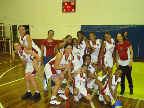 Equipe Sub 13 de Basquete vence Jacareí