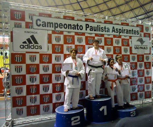 Victória Archiná brilha nos Campeonatos Paulista e Escolar