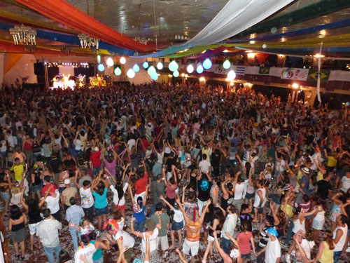 Festa Carnavalesca juventina é um sucesso