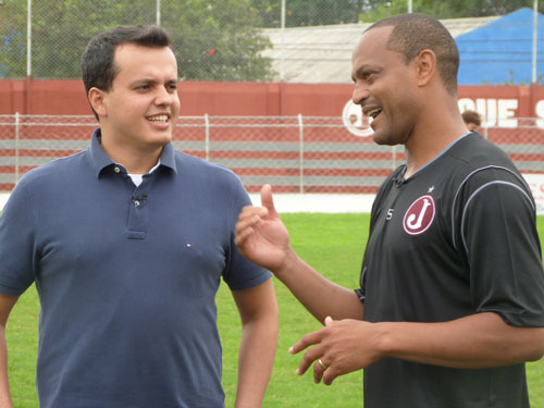 Atletas da equipe profissional participam do Esporte Fantástico