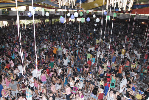 Carnaval das Confederações atrai 21 mil foliões