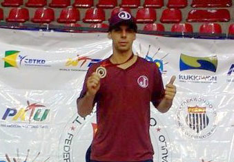 Atleta grená consagra-se campeão Universitário Brasileiro de Taekwondo