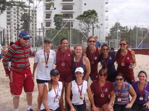 Equipes de Vôlei de Areia se reúnem para comemorar Aniversário do Clube