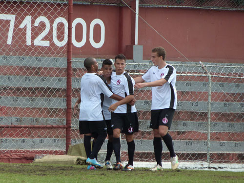 Juventus supera Suzano em jogo-treino