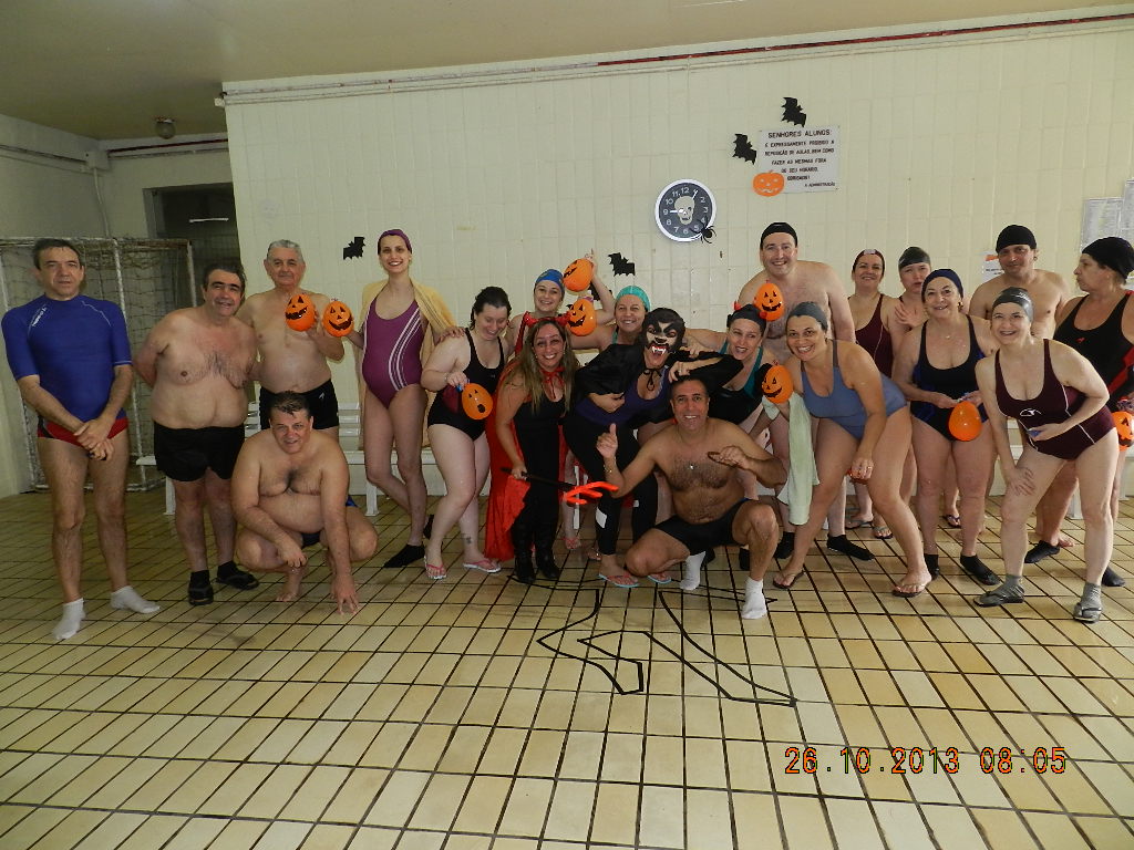 Departamento de Natação promove Halloween na Piscina