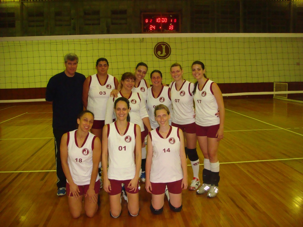 Categoria C2 bate equipe do Sírio no Vôlei