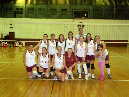 Categoria E bate Indiano no Metropolitano de Vôlei