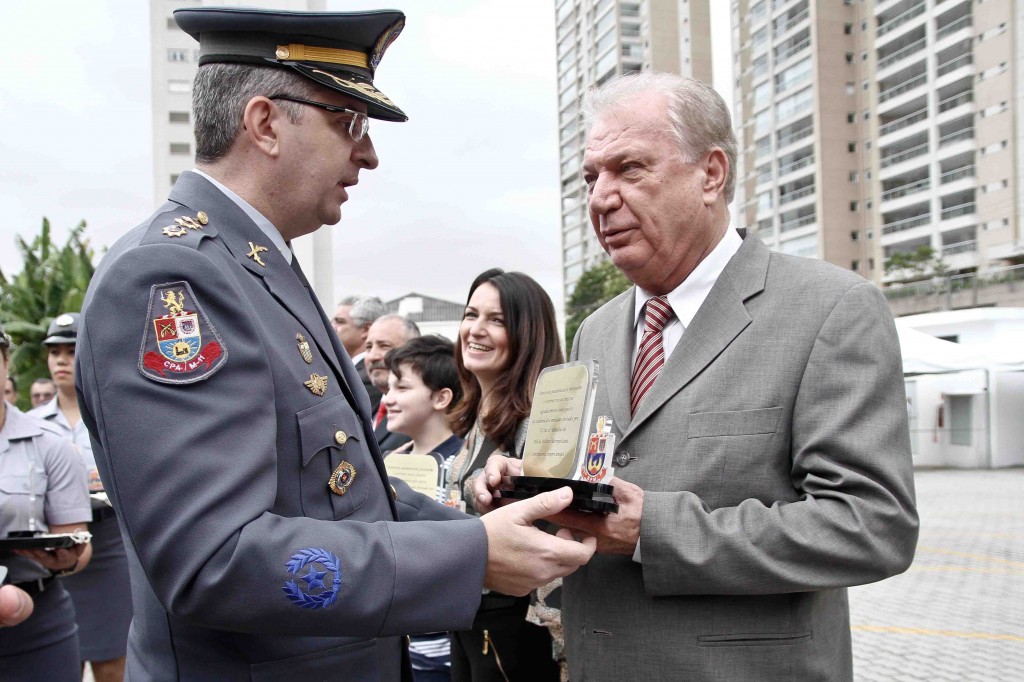 Rodolfo Cetertick recebe homenagem do 21º BPM/M