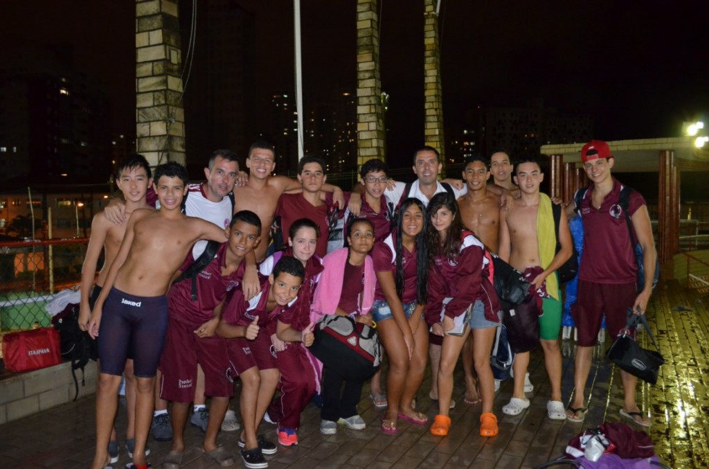 Atletas grenás disputam o 1º Torneio Regional de Natação de 2014