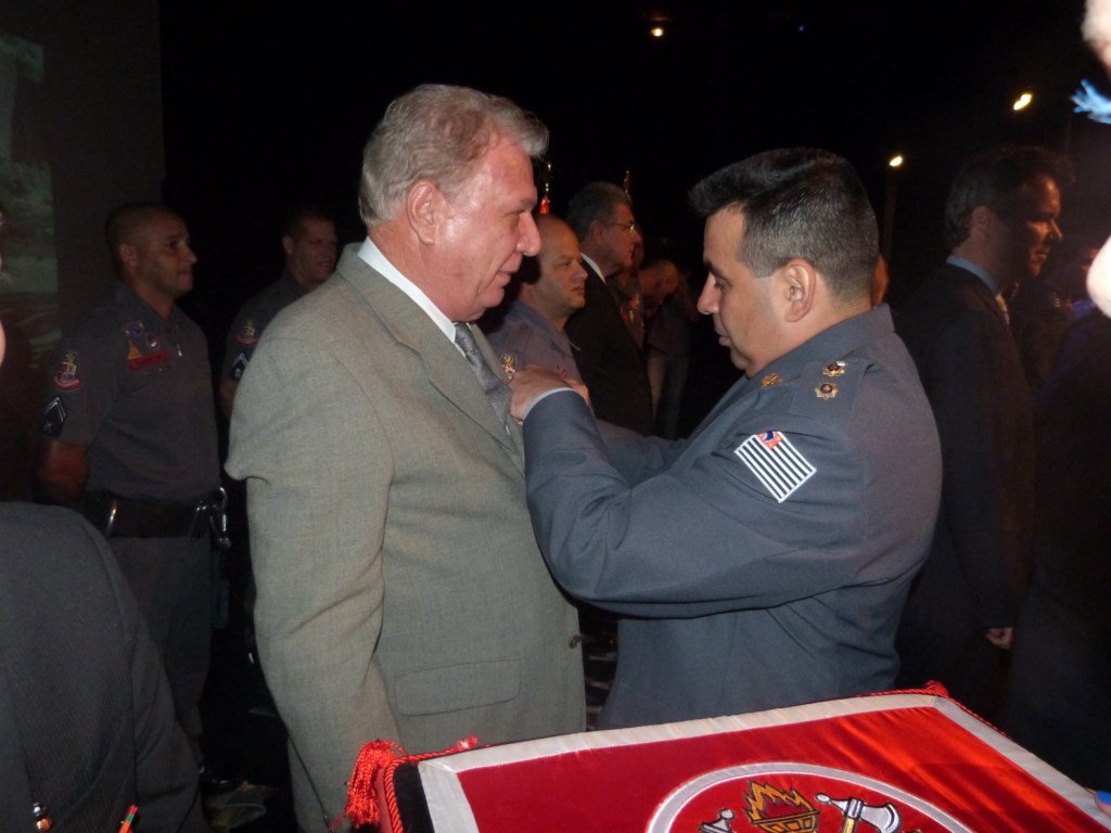 Rodolfo Cetertick recebe Medalha Centenário do 3º GB