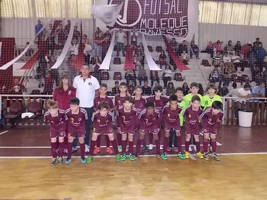 Sub 10 se classifica às quartas de final do Estadual de Futsal