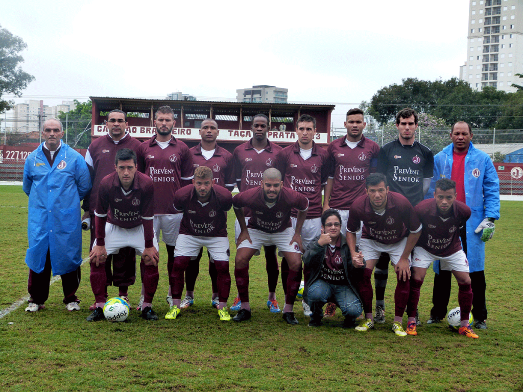 Com um jogador a menos, Moleque joga bem, cria chances, mas fica no empate sem gols