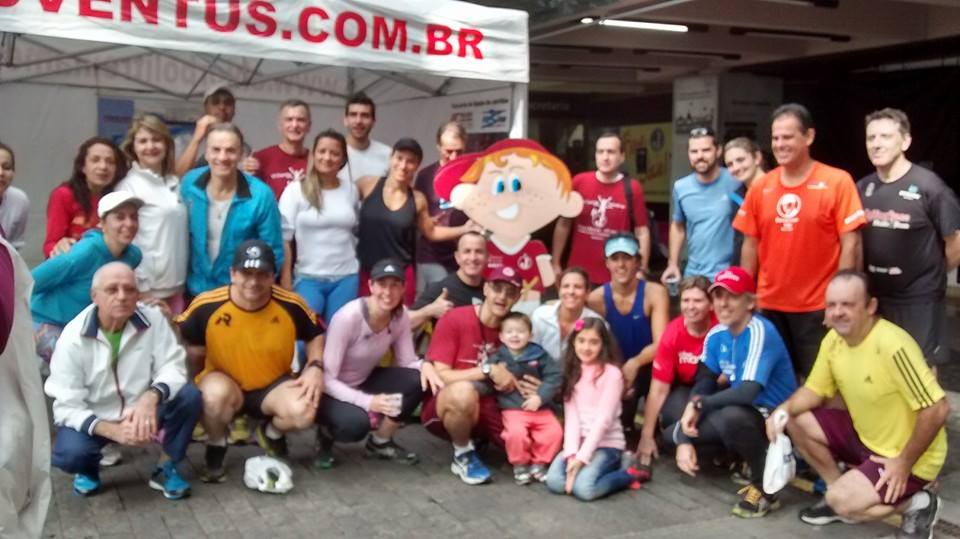 Corredores juventinos participam de treino simulando a prova Juventus Viva a Mooca
