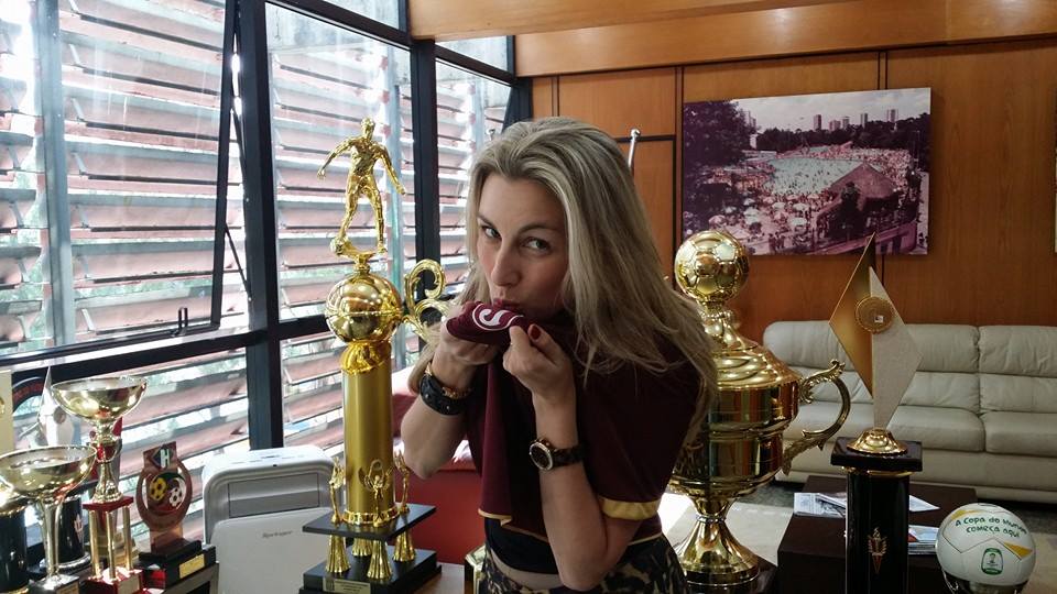 Michelle Giannella visita o Clube Grená
