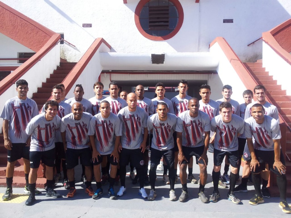 Elenco juventino se apresenta na Javari