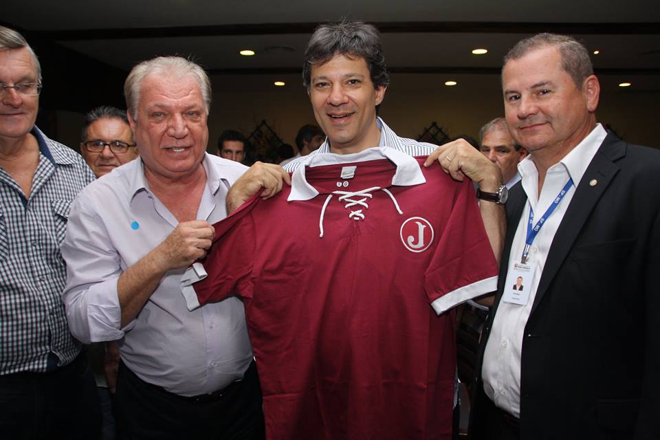 Haddad visita a Mooca e recebe camisa do Juventus