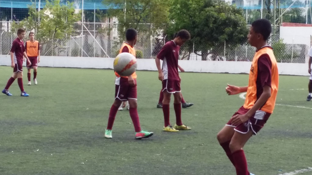 Equipes da Escola de Campo estreiam com derrota no Interclubes