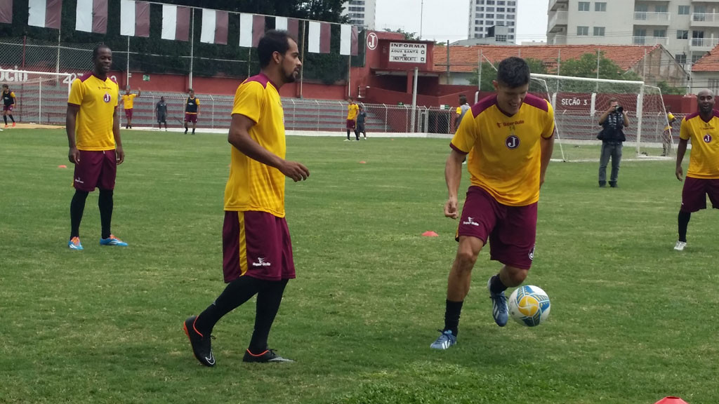 Com mudanças, Juventus encara Votuporanguense