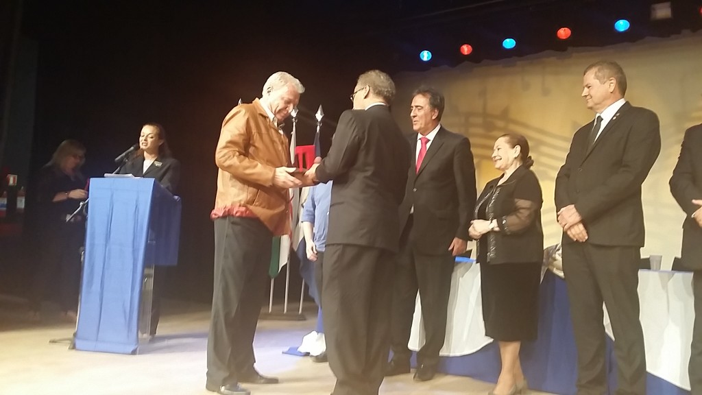 Rodolfo Cetertick e colaboradores do Clube são homenageados no Teatro Arthur Azevedo