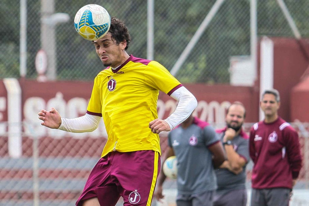 Moleque luta pelos 03 pontos para se manter vivo na competição