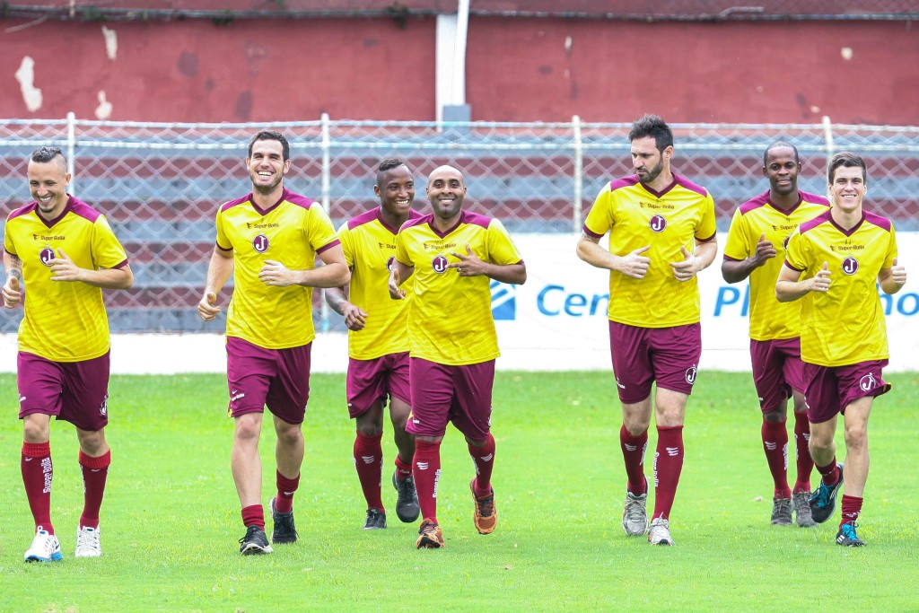 Elenco juventino volta às atividades