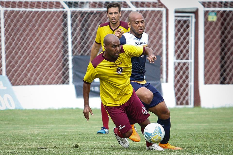 Equipe Profissional realiza o primeiro jogo-treino em preparação para 2016