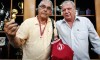 São Paulo,SP,Brasil 06 de Janeiro  2016 -VISITA PEROLAS NEGRAS HAI JUVENTUS - Rubem César Fernandes, presidente da ONG Viva Rio (e) recebe uma camisa de Rodolfo Cetertick  presidente do Clube Atlético Juventus  durante visita dos jogadores do Perolas Negras a sede social do Clube.Vianna/Eleven).