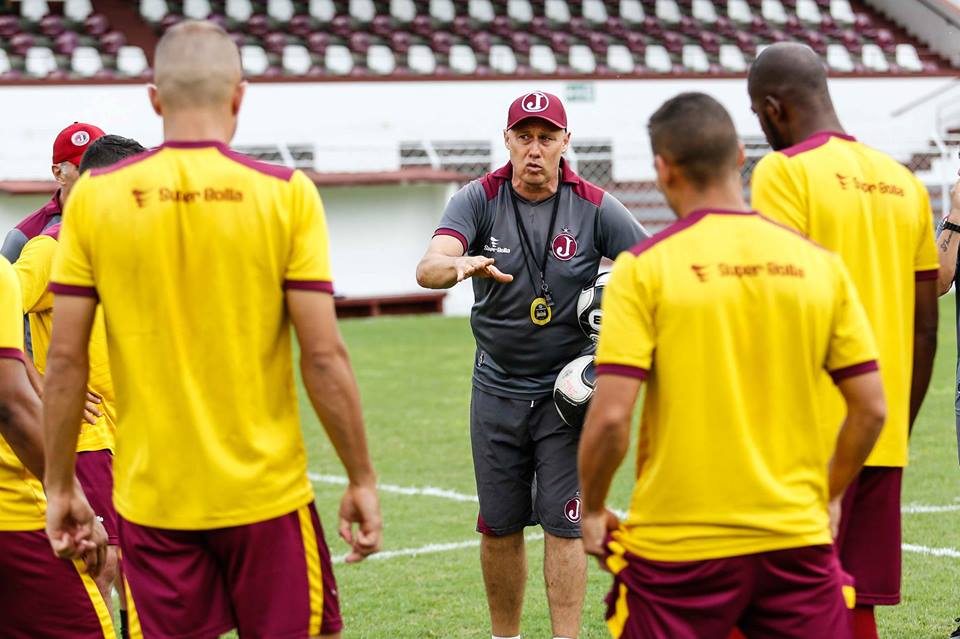 Léo Souza volta à equipe grená para o confronto com o Marília