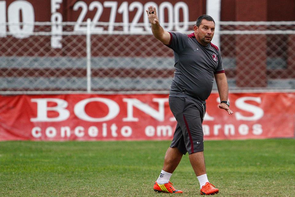 Com treinador interino, Juventus encara Bragantino
