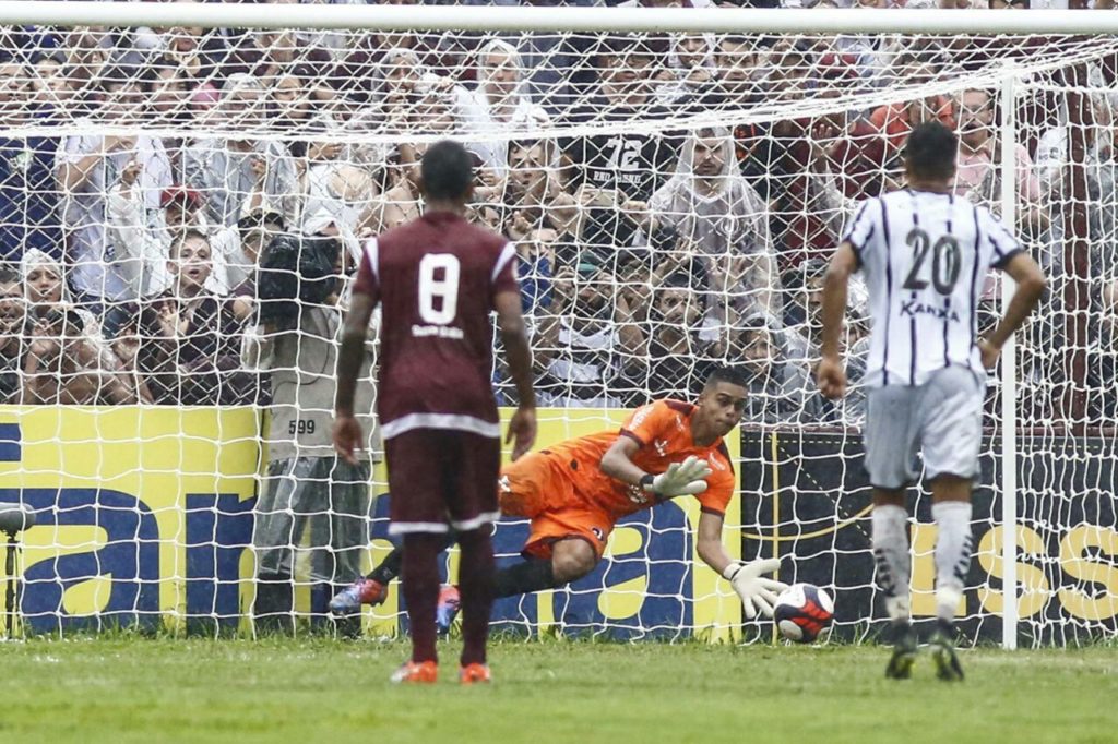 Goleiro pega pênalti e Juventus avança às semifinais da Copinha