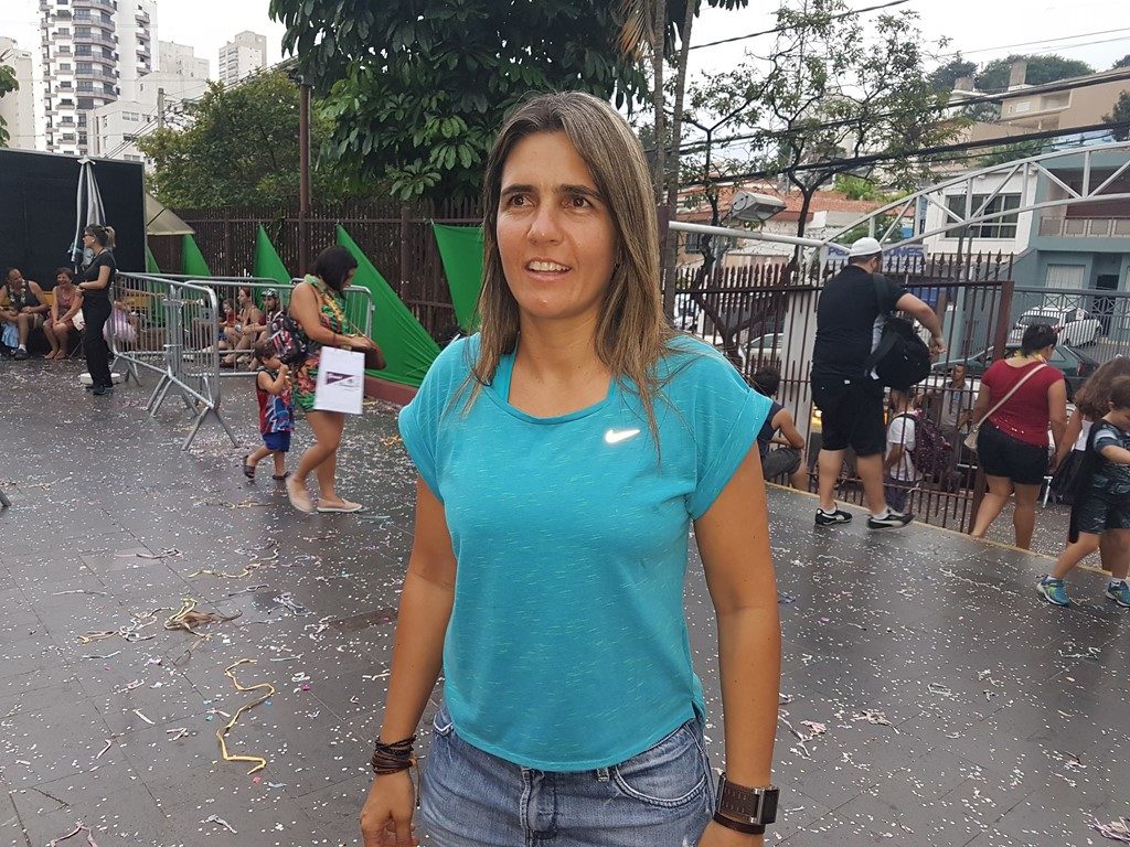 Emily Lima prestigia Carnaval Grená