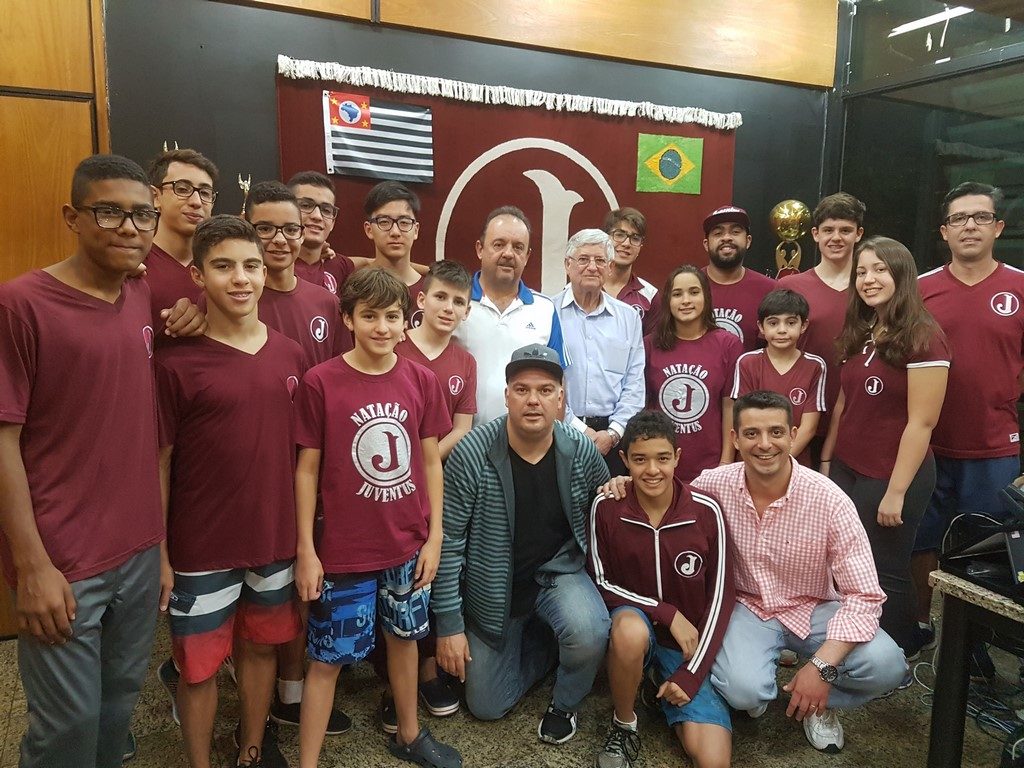 Atletas da Natação homenageiam a Presidência antes de embarcarem para os EUA
