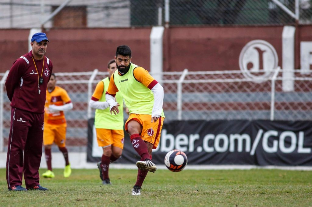 Juventus encara o Nacional na Javari