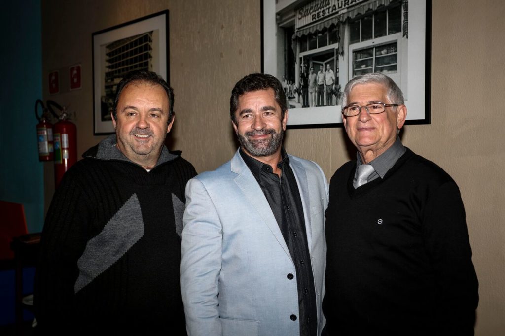 Presidente e Vice do Juventus celebram Dia da Pizza no tradicional restaurante Sacada