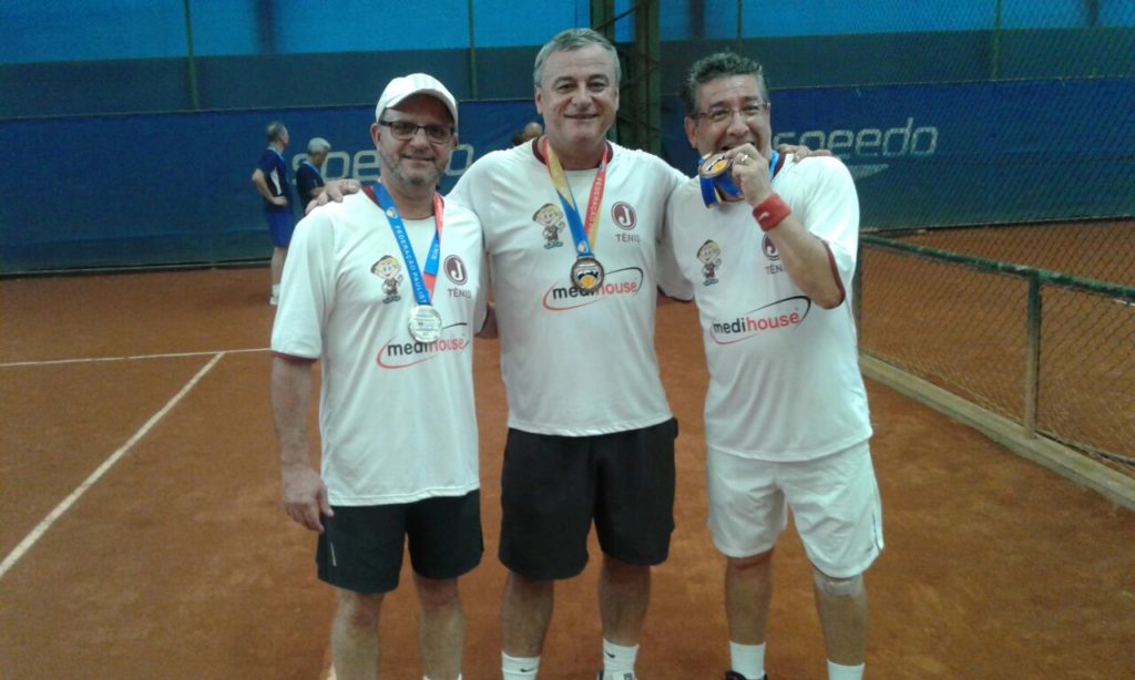 Tenistas juventinos são vice-campeões do Interclubes