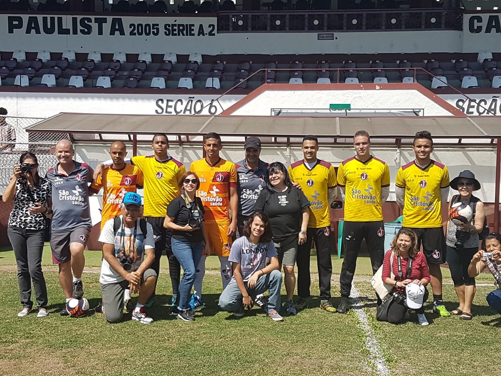 Alunos da Associação Cultural Brasil Colômbia visitam o Estádio da Rua Javari
